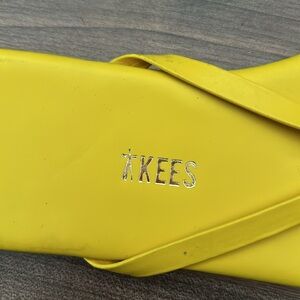 TKEES SANDALS